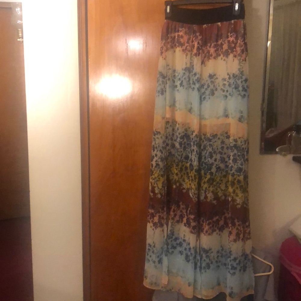 💫💕 BEBE chiffon skirt!